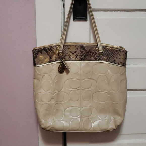 COACH PURSE - Picture 7 of 7